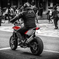 Roban la Husqvarna Nuda de Royal Jordanian, aquí sus últimos minutos