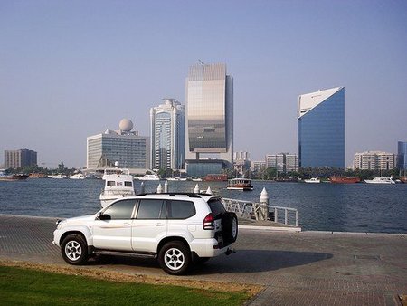 Trabajar en Dubai, un gasto añadido para muchas familias