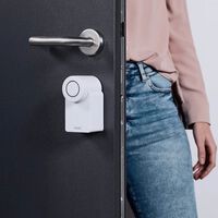 Esta Nuki es una cerradura inteligente barata y que podrás instalar sin tener que llamar al cerrajero
