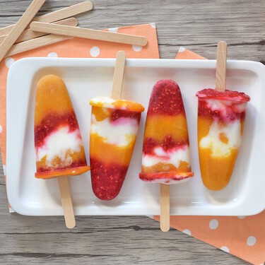 Polos de melocotón y yogur: receta saludable y refrescante perfecta para hacer con niños en verano