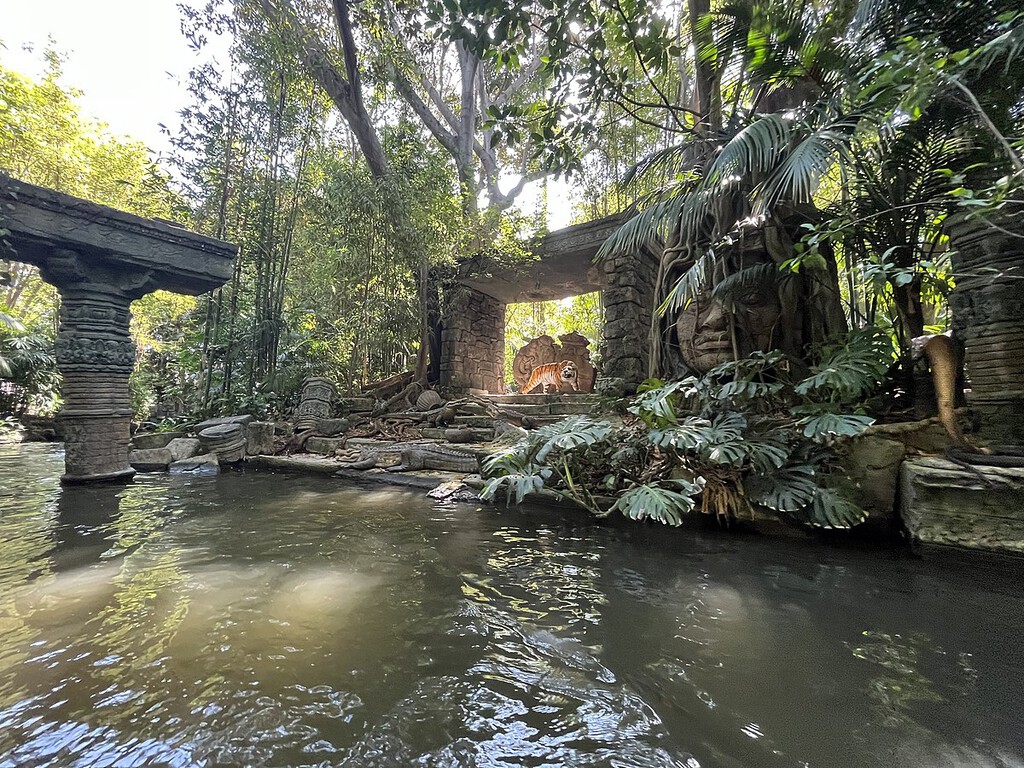 La decoración de una atracción de Disneyland que empezó como simple adorno y ha acabado convertida en una jungla autosostenible 