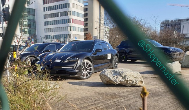 Porsche Taycan Suv