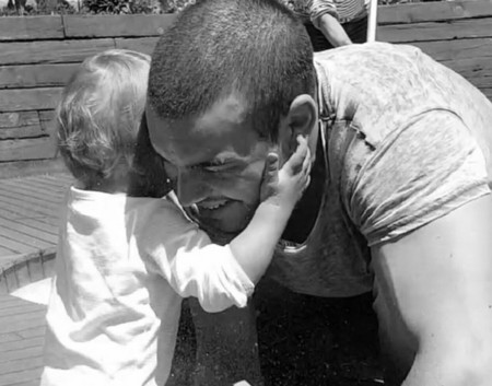 Mario Casas también sabe ponerse tierno