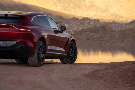 Aston Martin Dbx 2020 023
