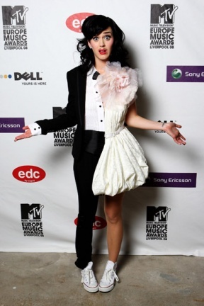 Los modelitos de Katy Perry en los premios MTV