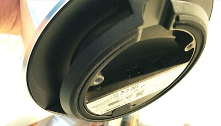 Detalle del conector de alimentación y red Ethernet