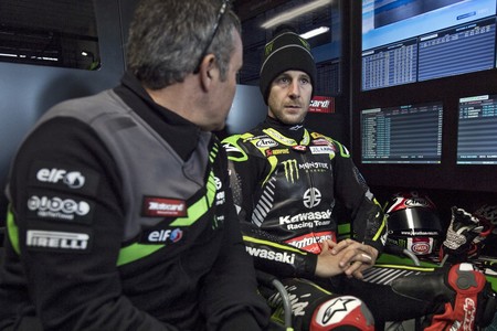 Jonathan Rea fue operado de una fractura abierta en su mano derecha antes de viajar a Australia