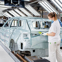 Guerra al coche eléctrico en Chequia: "No vamos a prohibir vender coches que funcionan con combustibles fósiles"