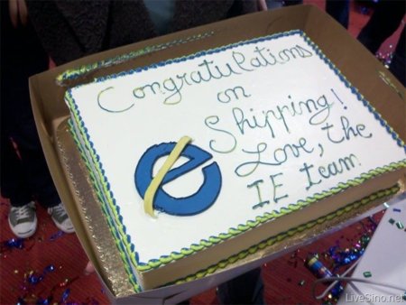 Imagen de la semana: Microsoft regala a Mozilla un pastel por lanzamiento de Firefox 4