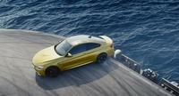 Hilando fino: esto es un BMW M4 Coupé derrapando en un portaaviones