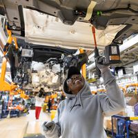 Los tres grandes fabricantes de coches de Detroit se enfrentan a una huelga masiva de sus trabajadores. Y podría ponerles en aprietos
