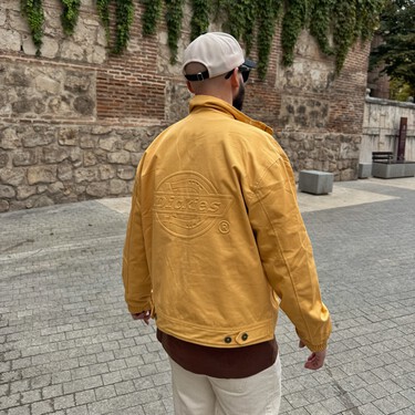 Pull&Bear tiene la chaqueta viral que le planta cara al mal clima: una pieza de su colaboración con Dickies para looks que no pasarán desapercibidos 
