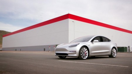 La gigafactoría de baterías de Tesla Motors está a punto de abrir sus puertas: lo hará el 29 de julio