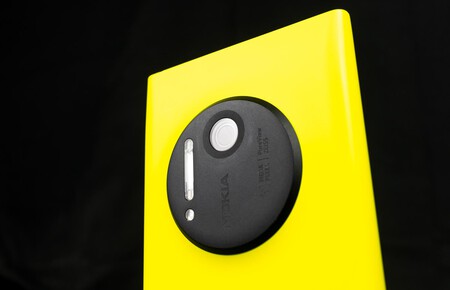 Regreso al Nokia Lumia 1020, un móvil desfasado que se mantiene al día con su cámara