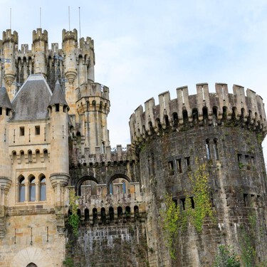 El castillo del norte de España con mazmorras y un estilo neogótico único: los expertos lo comparan con la Baviera alemana