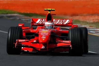 Sepang: Raikkonen y Ferrari toman el mando