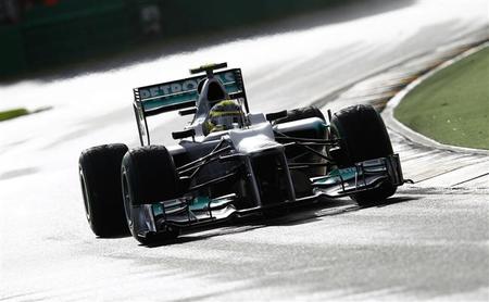 Lotus y Red Bull ven ilegal el alerón trasero de Mercedes, McLaren no