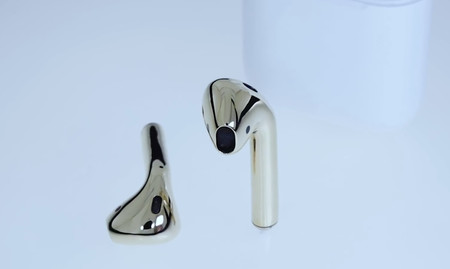 AirPods de oro de 18K: un joyero graba un vídeo mostrando el proceso de creación