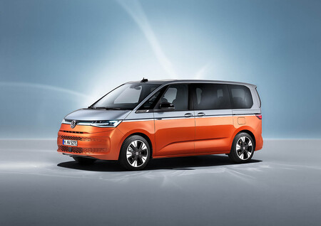 La nueva Volkswaven Multivan T7 reinterpreta a la mítica Transporter con opción híbrida enchufable y 204 CV con la plataforma del Golf