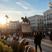 Hay un nuevo negocio muy rentable y nada legal en Madrid: cobrar un dineral a inmigrantes por censarlos en sus casas