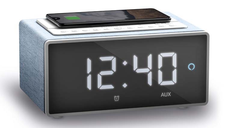 Este radio despertador con cargador QI añade compatibilidad con Alexa para poder usarlo con comandos verbales