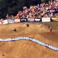 Si no te agarras fuerte al manillar vete pidiendo permiso a la torre para el aterrizaje (o a la virgen)