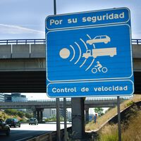 Primero la DGT redujo la velocidad para adelantar en carreteras secundarias; ahora va a doblar los radares de tramo