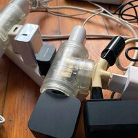 Tu cargador y tu móvil se pelean cada vez que los conectas. Y muchas veces el que pierde eres tú 