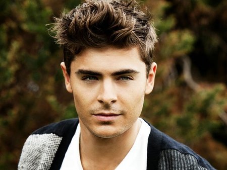 Zac Efron pasa una noche loca en un club de streptease y todos tan contentos