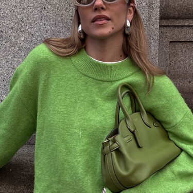 El nuevo jersey de lana de Zara es calentito, color verde esmeralda y dará luz a los días grises este invierno  