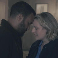 "Una absoluta tragedia". Para esta estrella de 'El cuento de la criada' es absurdo que Elisabeth Moss no esté nominada en los Emmy 2025 