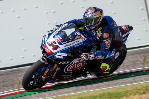 Toprak Razgatlioglu aprovecha una caída de Álvaro Bautista para ganar su primera carrera larga en Imola