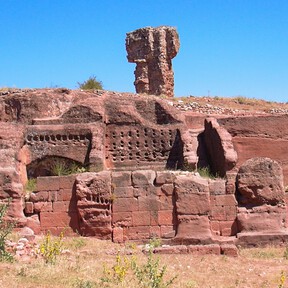 Es la ciudad antigua tallada en la roca más infravalorada de España, pero los viajeros expertos la comparan con Petra