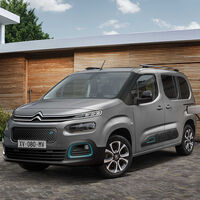 La Citroën ë-Berlingo es la misma furgoneta monovolumen pero en clave eléctrica, con 280 km de autonomía y hasta siete plazas