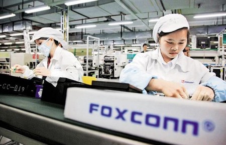 El CEO de Foxconn confirma su deseo de fabricar pantallas LCD en Estados Unidos