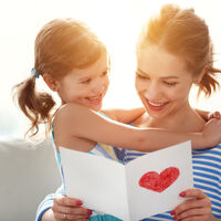 Día de la Madre: 23 poemas cortos para regalar a mamá que le llegarán al corazón