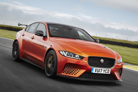 ¡Espectacular! Así es el Jaguar XE SV Project 8, una brutal berlina de 600 CV pensada para circuito