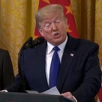 Trump firma la primera fase de un acuerdo comercial que pone en aprietos a China