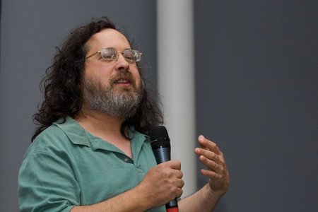 Stallman sobre Steve Jobs: "No me alegro de que haya muerto, pero sí de que ya no esté"