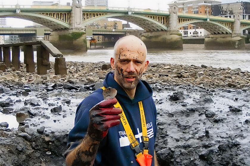 Mudlarking, el oficio pobre de Londres, ahora es moda gracias a Instagram