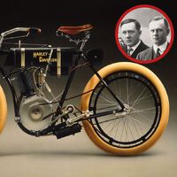 Hace 123 años tres ingenieros agujerearon una lata de tomate para hacer un carburador de motos. Su empresa hoy se llama Harley-Davidson 
