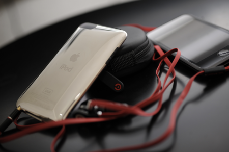 Imagen de la semana: Steve Jobs probó uno de los primeros auriculares Beats cuando salieron al mercado