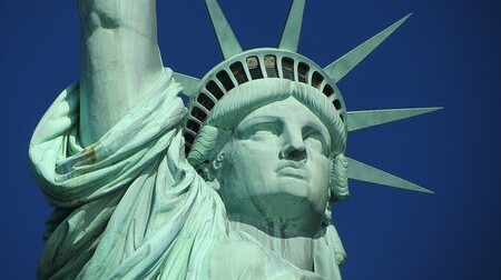 Los estados con líderes demócratas tendieron a responder con medidas más estrictas al COVID-19 y han propagado menos el virus