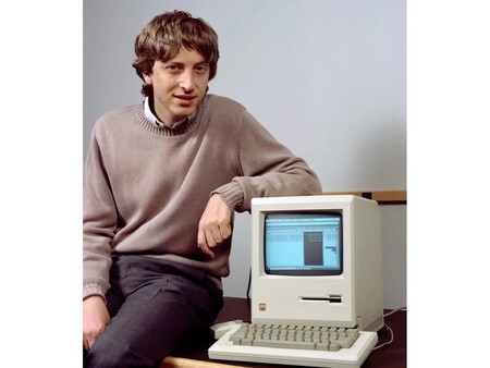 Em 1984, Bill Gates afirmou que o Macintosh "era o futuro da computação"; o que a Apple não previu foi que a Microsoft se tornaria sua verdadeira inimiga