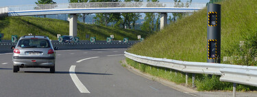 Puso un radar falso en una calle de su pueblo para que los coches pasaran más lento. Funcionó tan bien que el alcalde le va a copiar la idea 