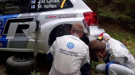 Rally de Finlandia 2013: Jari-Matti Latvala es el primero en caer