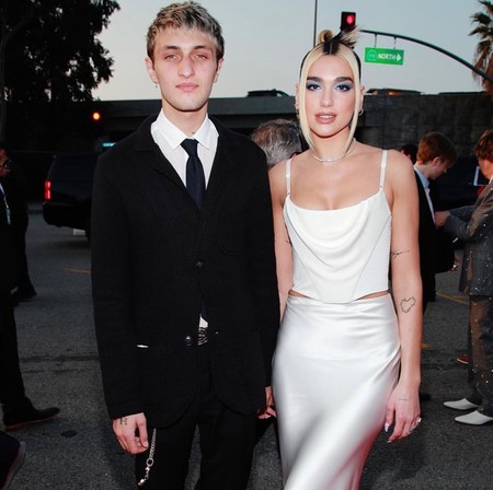 Os presentamos a la nueva pareja de moda: Anwar Hadid y Dua Lipa y su estilo deportivo a juego