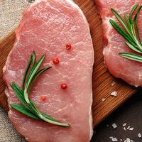 Ahora vas a pagar más por comerte una chuleta de cerdo, y la culpa la tienen los aranceles a los coches eléctricos chinos