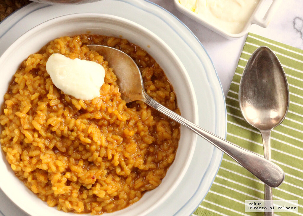 Caldo con sofrito para arroz caldero