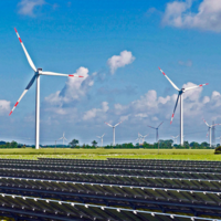 España se ha echado en brazos de las renovables como nunca antes. Y el precio de la luz sigue subiendo